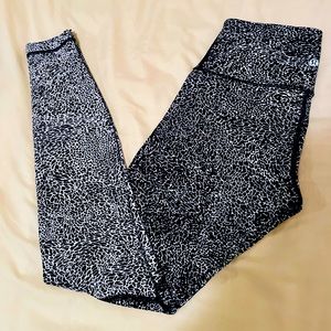Lululemon women’s leopard-like yoga pants/leggings